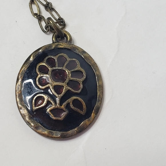 XC Floral Pendant Necklace Brass Toned - Picture 3 of 6